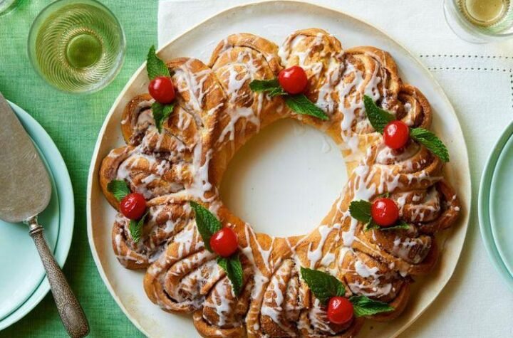 Cinnamon Bun Wreath